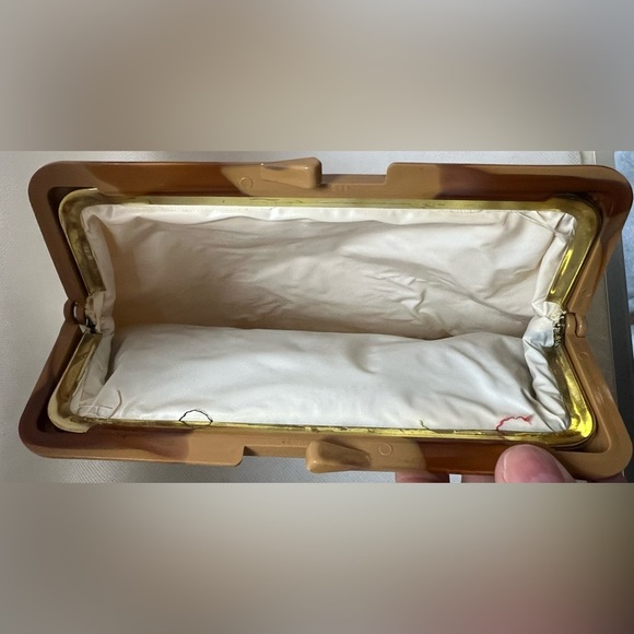 VINTAGE: Floral Tapestry Bakelike, kissy lock top,  bag. - Picture 8 of 16